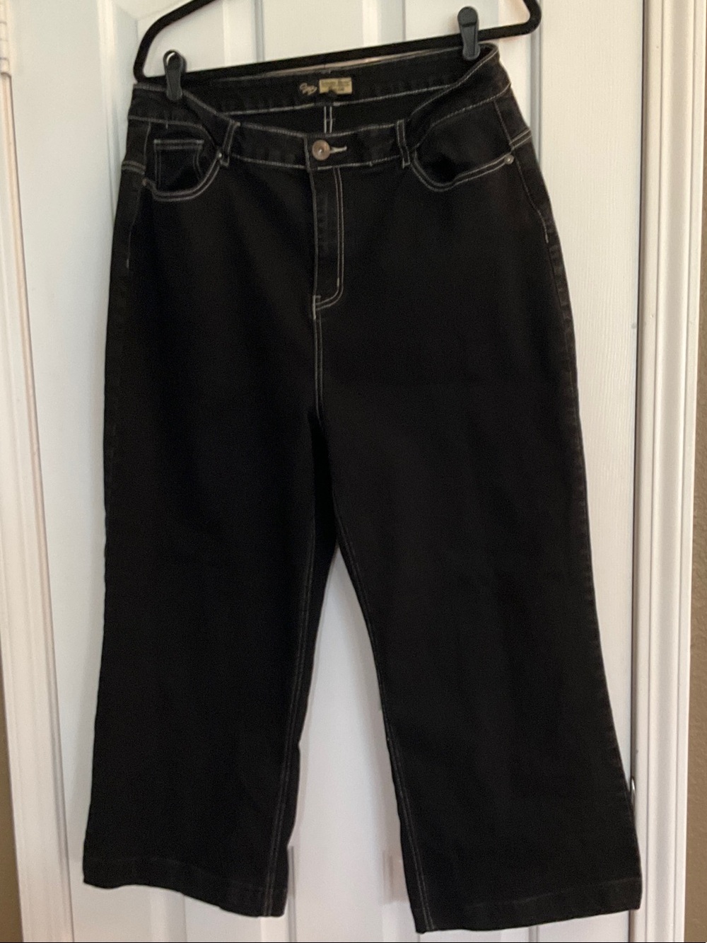 Suzanne Betro Black Women's wide leg Jeans with Contrast Stitching